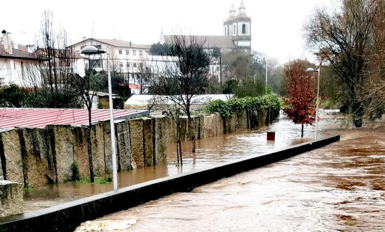 Rio Cáster transborda em vários pontos da cidade de Ovar Rio Cáster transborda em vários pontos da cidade de Ovar