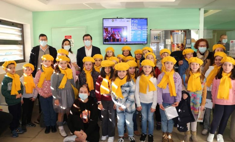 Troupe da Escola da Oliveirinha com cunho próprio Troupe da Escola da Oliveirinha com cunho próprio