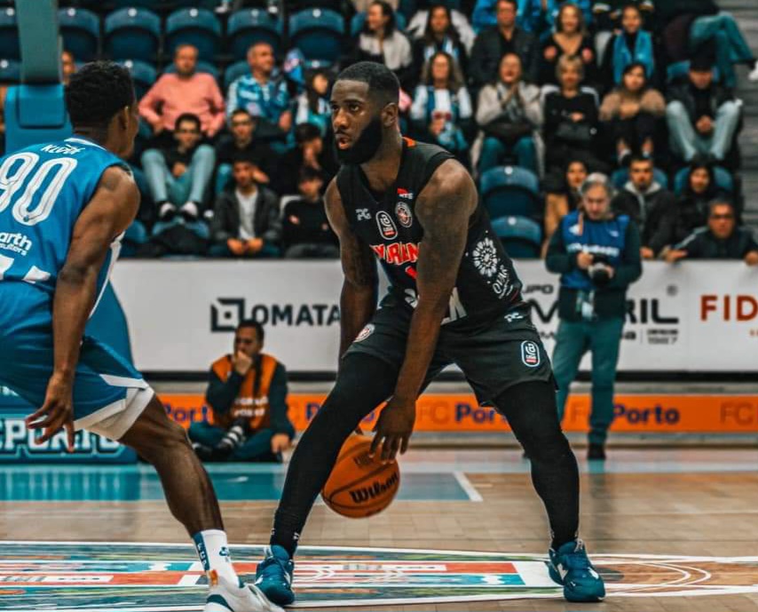 Davell Roby rescinde e abre vaga para estrangeiro