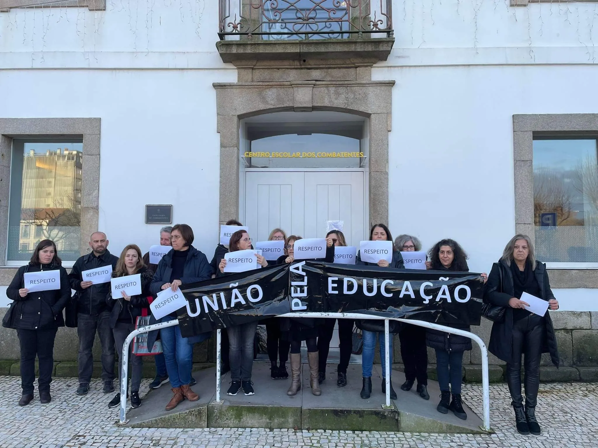Greve dos professores: Escola dos Combatentes encerrada