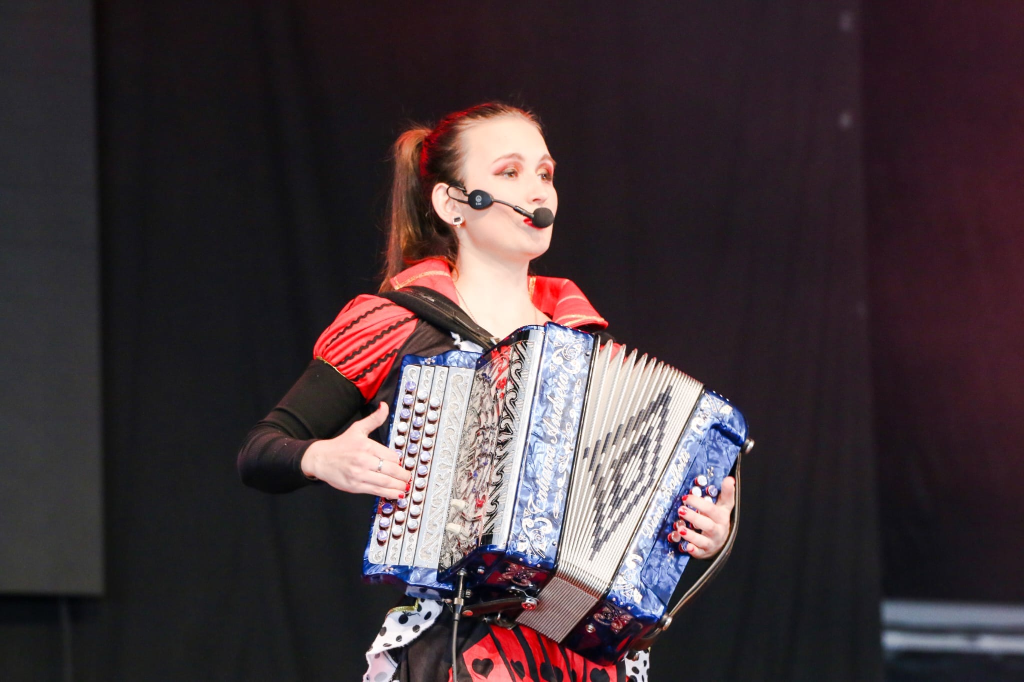 Concertina da vareira Tatty animou baile do Carnaval Sénior