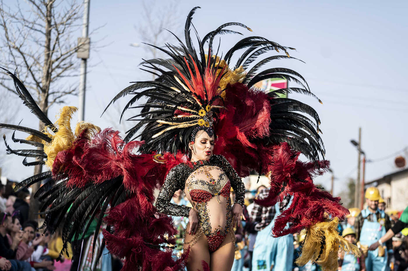 Samba Com Vida apresenta desfile nocturno das escolas de samba da região