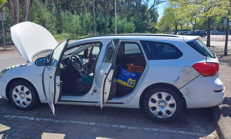 Viver um mês dentro de um carro junto à escola secundária Viver um mês dentro de um carro junto à escola secundária