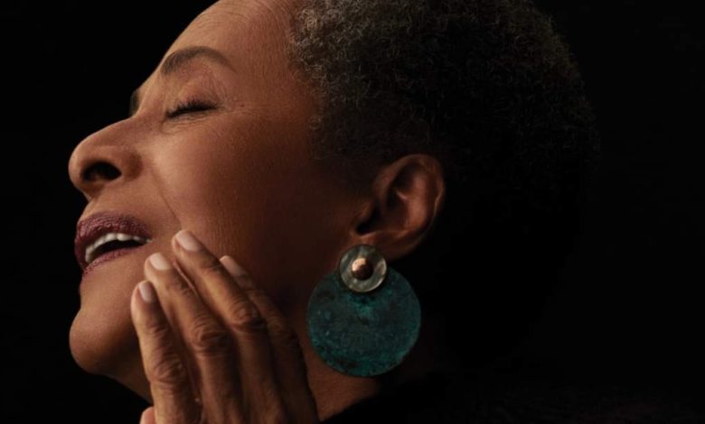 Susana Baca esgota Auditório de Espinho com o concerto que celebra 50 anos de carreira