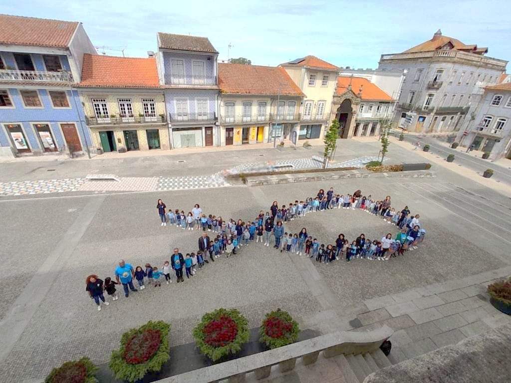 "Laço Humano" encerra mês da Prevenção dos Maus Tratos na Infância