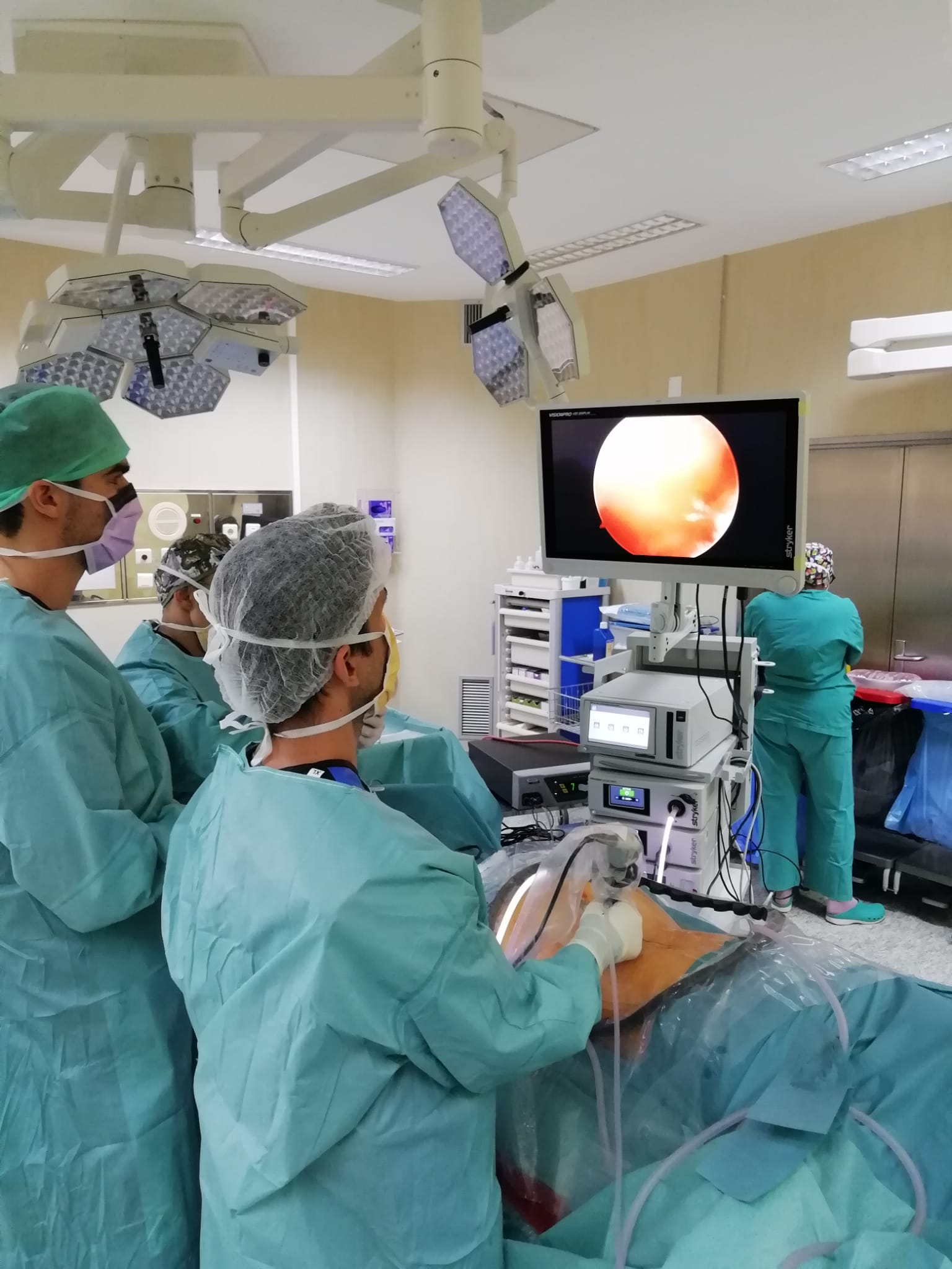 Técnica revolucionária da coluna vertebral realizada pela primeira vez em Portugal