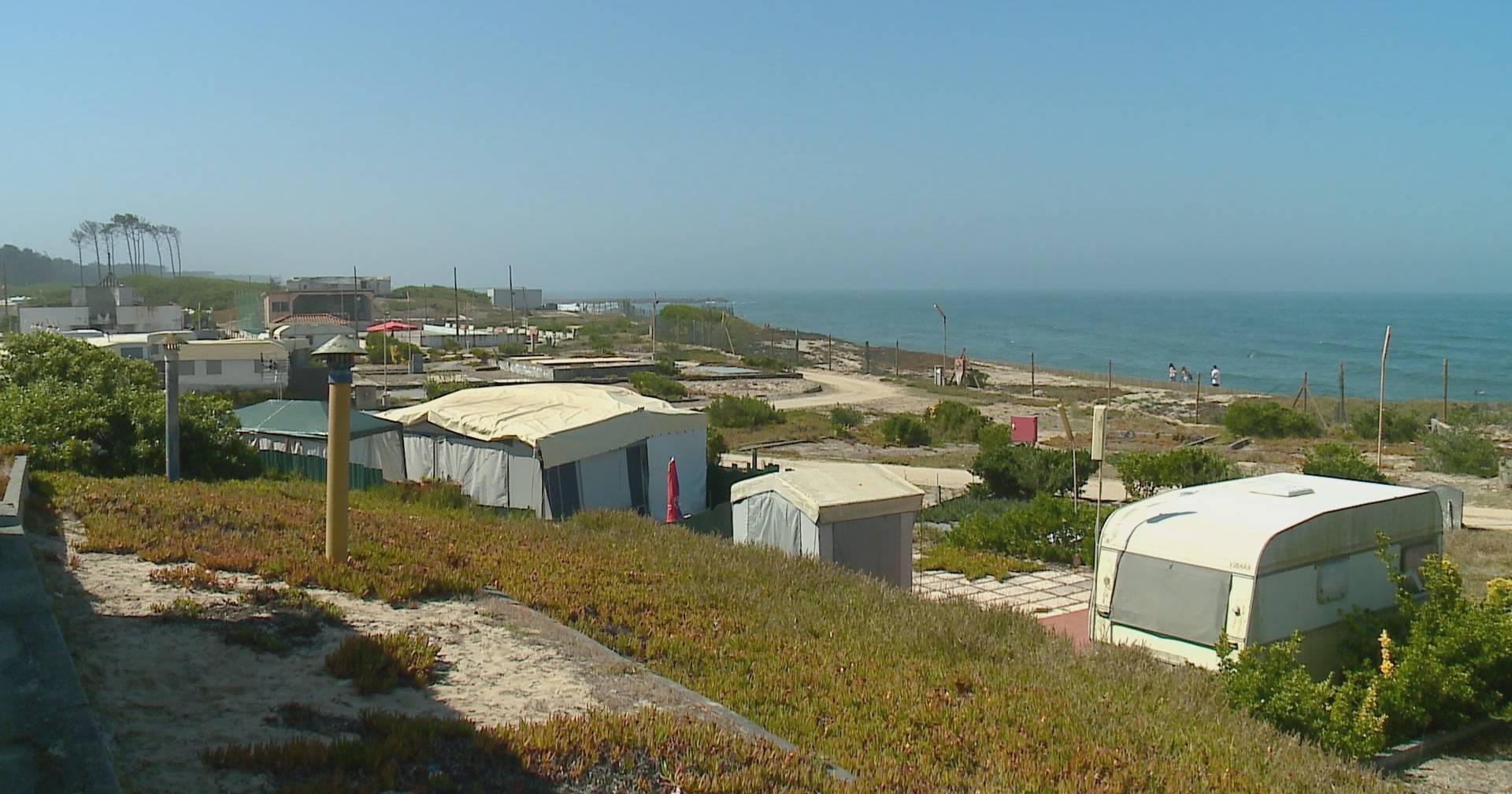 Campistas não entendem demolição em parque que vive à luz de geradores