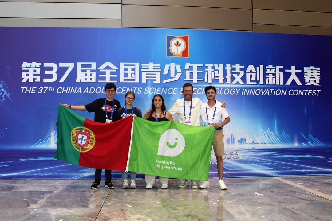 Medalha de prata para alunos de Ovar em competição de ciência na China
