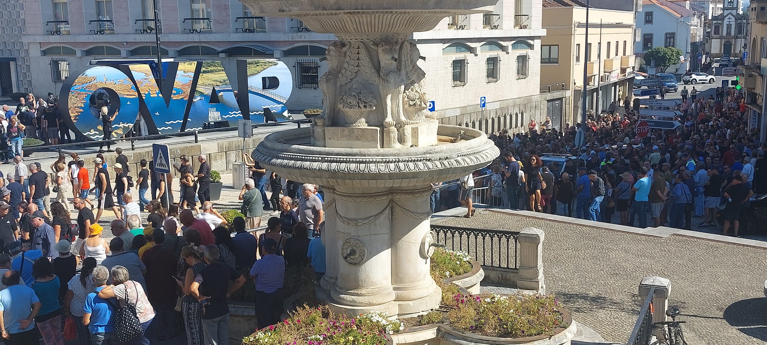 Um mar de gente na ruas contra afetação a Aveiro