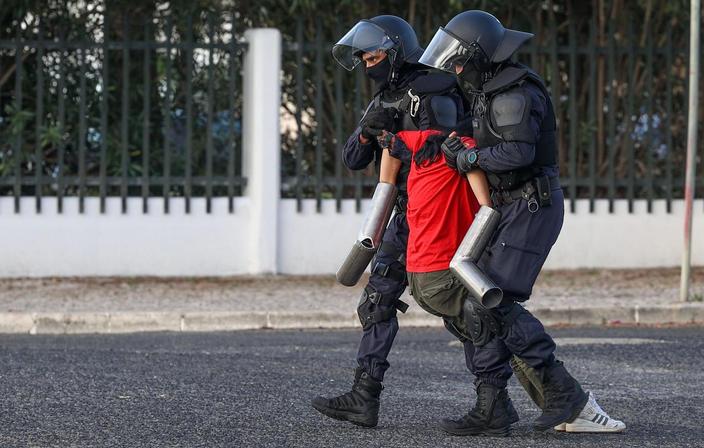 Protestos à porta do Conselho de Ministros