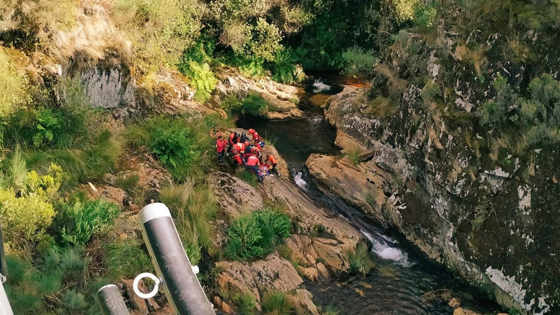 Maceda: "Zangões" do AM1 resgatam mulher numa cascata de Arouca