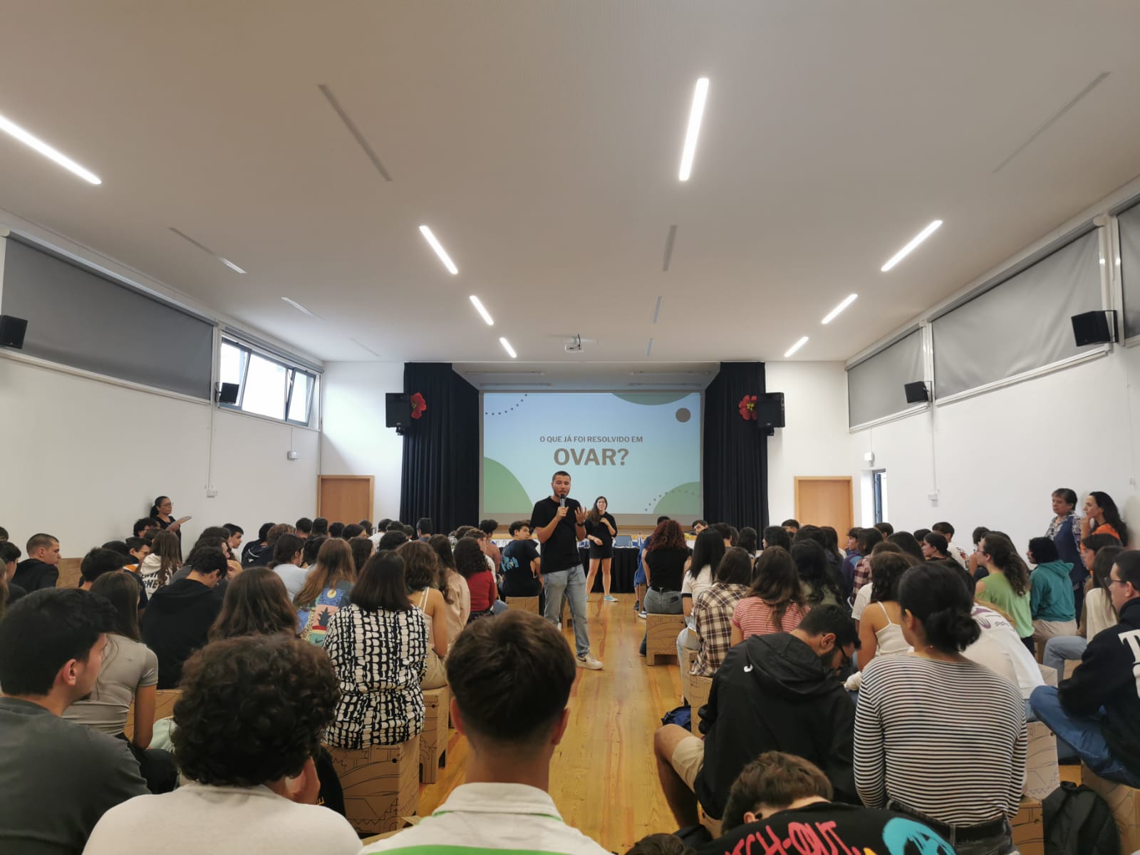 Workshop de empreendedorismo junta uma centena de jovens