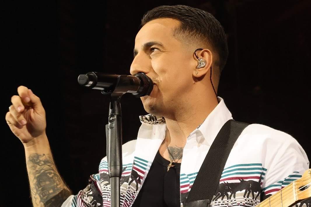 Fernando Daniel canta com pessoa especial na Altice Arena (c/ vídeo)