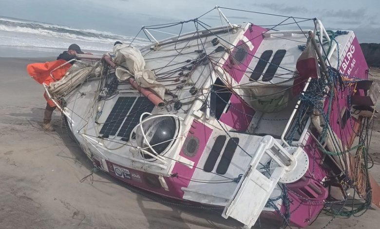 Veleiro polaco deu à costa no Furadouro após andar à deriva durante vários dias Veleiro polaco deu à costa no Furadouro após andar à deriva durante vários dias