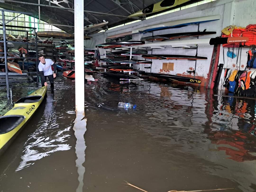 Clube de Canoagem a "navegar" dentro e fora de água
