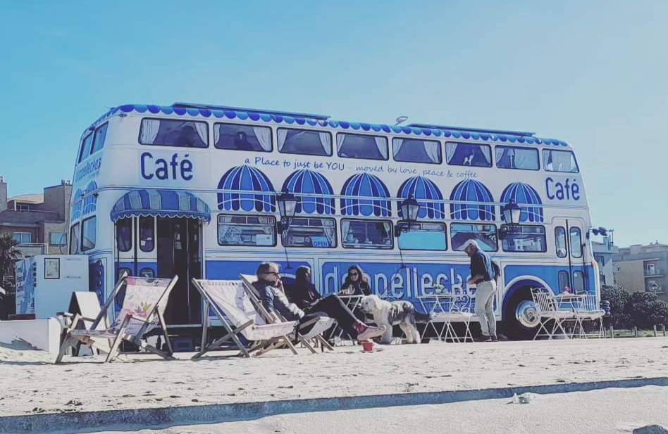 Esmoriz faz fila no "Doppellecker Bus" para provar "amor e café"