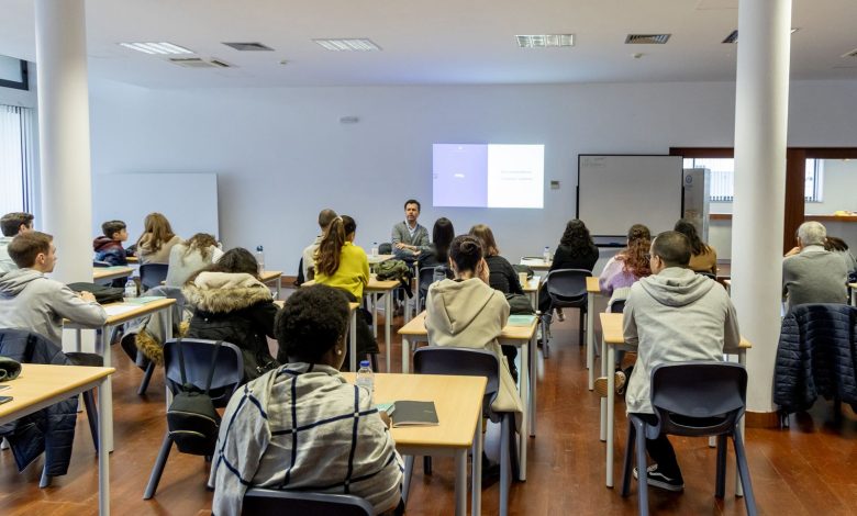 Jovens aprendem literacia financeira para o mercado de trabalho