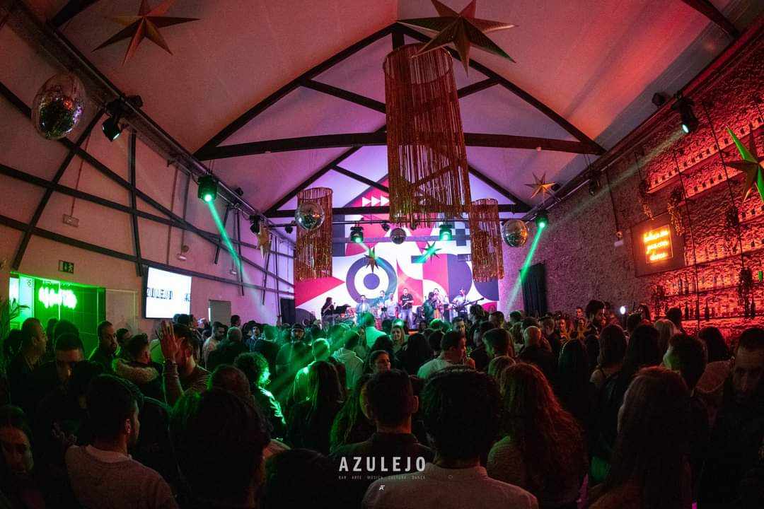 Um Azulejo recheado e em tons natalícios - Por Pedro Nuno