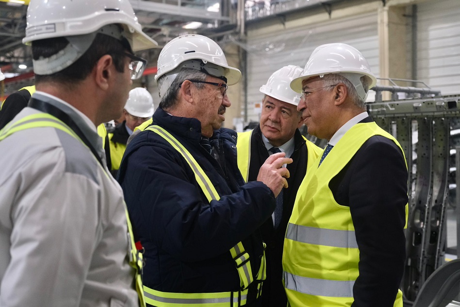 Trabalhadores da Toyota Caetano de Ovar com salário mínimo de 900 euros