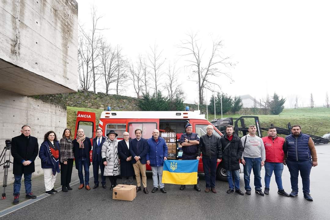 Campanha solidária envia ambulâncias e ajuda para a Ucrânia
