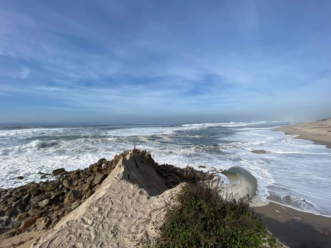 Ondas de Preocupação: O Crescente Problema da Poluição nas Praias de Portugal