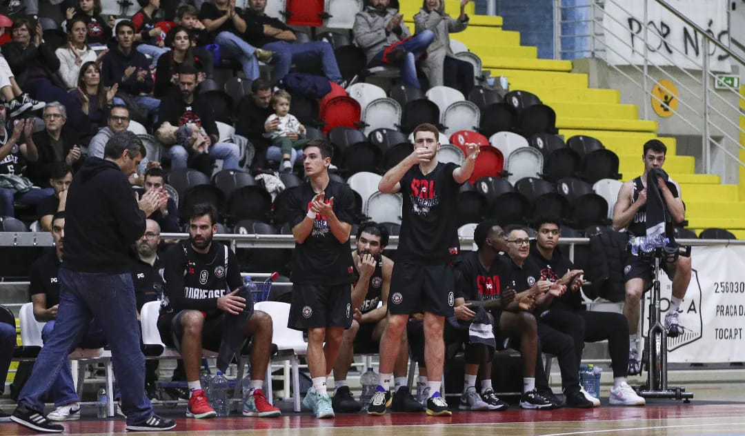 Ovarense recupera e vence o Galomar