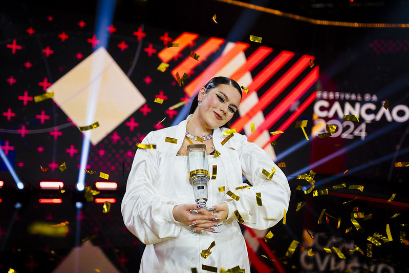 Iolanda é #1 nas tendências do Youtube com mais de 300 mil visualizações