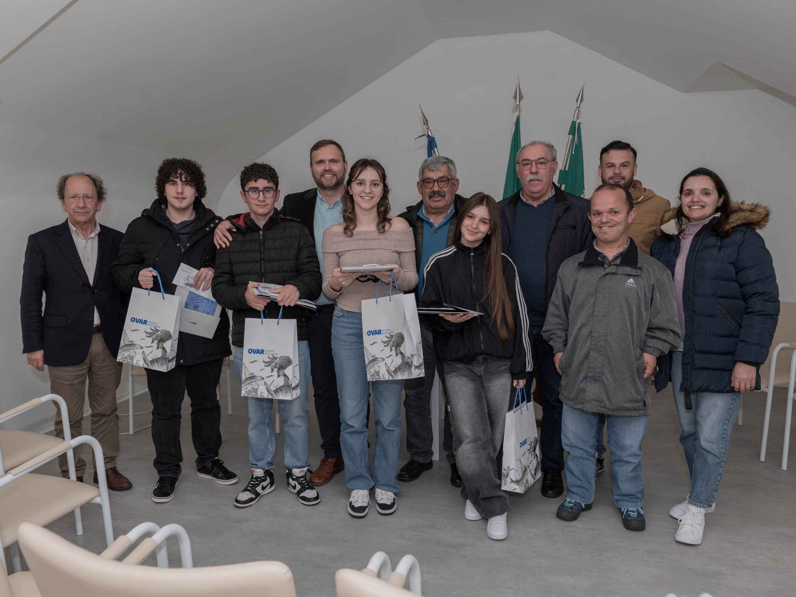 Antigos Alunos da Escola Oliveira Lopes atribui bolsas de estudo