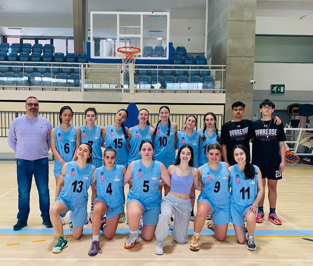 Meninas do AEOS vencem no futebol e basquetebol