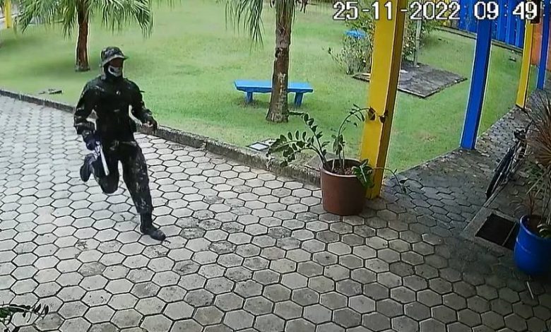 Detido na Feira mentor de massacres em escolas do Brasil Detido na Feira mentor de massacres em escolas do Brasil