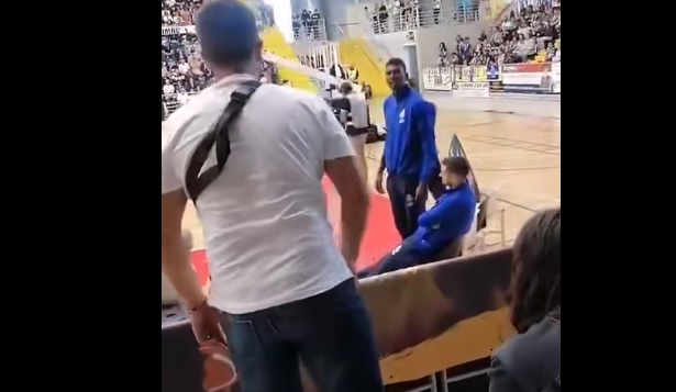 Jogo esteve interrompido mais de vinte minutos [c/vídeo]