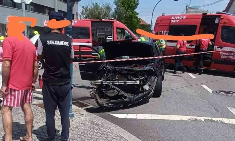 Dois feridos em colisão rodoviária em Esmoriz Dois feridos em colisão rodoviária em Esmoriz