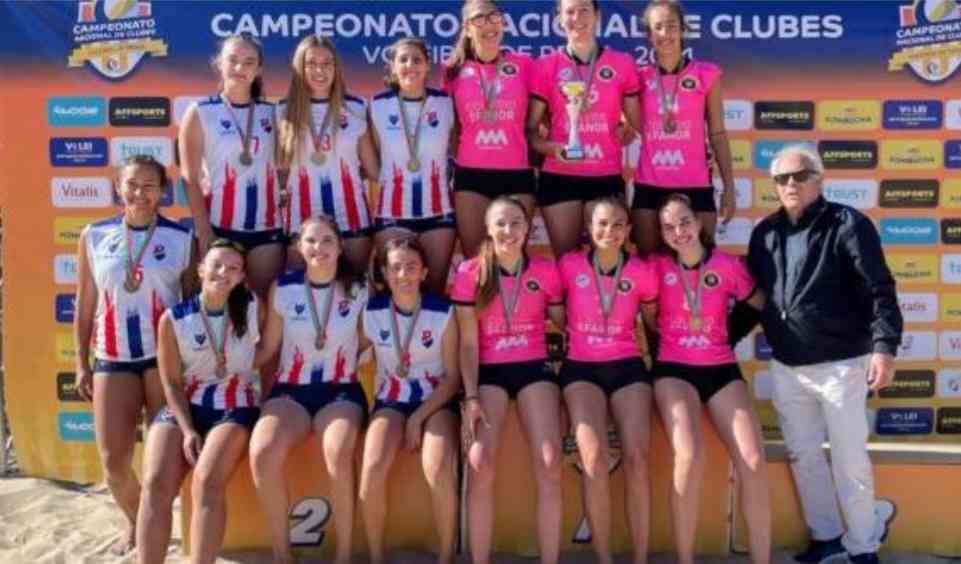 Esmoriz GC de prata no Voleibol de Praia 4×4 de Clubes