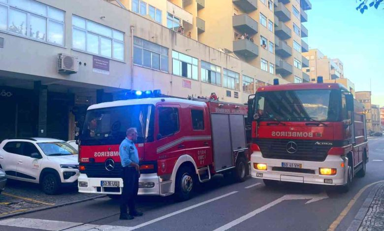 Incêndio urbano no centro de Ovar mobiliza bombeiros Incêndio urbano no centro de Ovar mobiliza bombeiros