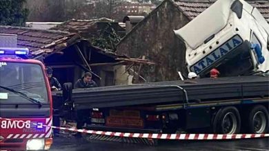 Um ferido grave em colisão entre um camião e um ligeiro