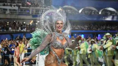 Sem a pressão da competição, escolas de samba dão show no Desfile das Campeãs Sem a pressão da competição, escolas de samba dão show no Desfile das Campeãs