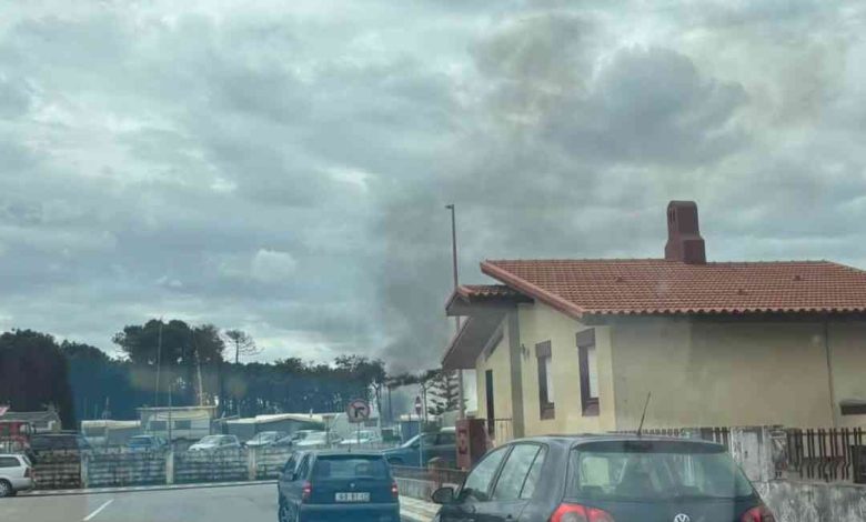Cortegaça: Roulotte a arder no Parque de Campismo Cortegaça: Roulotte a arder no Parque de Campismo