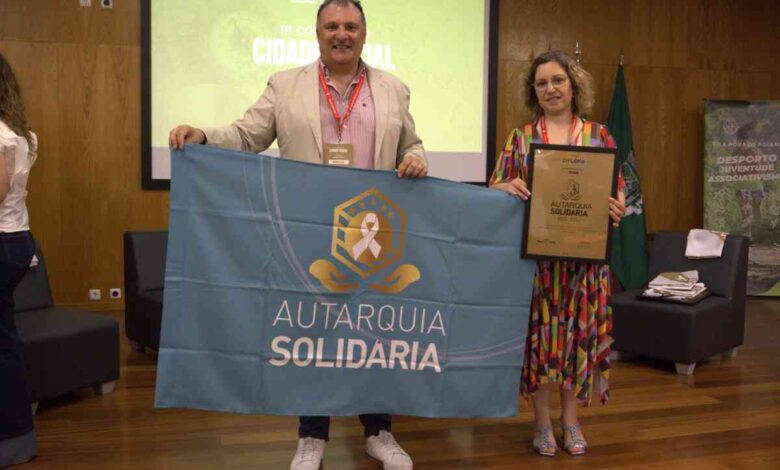 Município recebe cinco distinções no III Congresso da Cidade Social Município recebe cinco distinções no III Congresso da Cidade Social