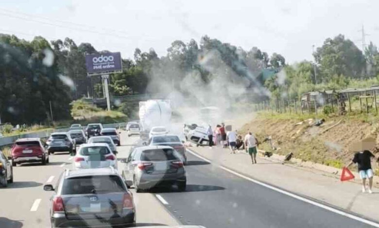 Dois feridos em despiste de carro na A1 Dois feridos em despiste de carro na A1