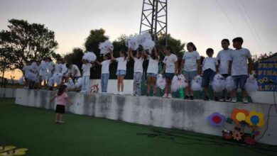 É falso que alunos do Outeiral foram “obrigados a vestir trajes islâmicos e a declamar poemas pró-Palestina”