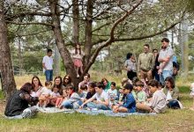 Entre pinheiros e crianças, brincou-se à sombra da esperança – Por Sandra Marques