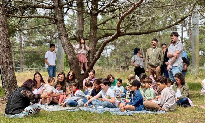 Entre pinheiros e crianças, brincou-se à sombra da esperança – Por Sandra Marques