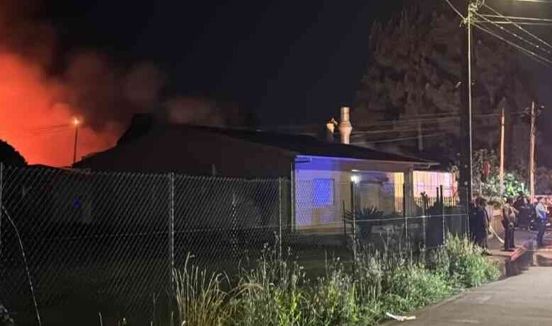 Incêndio em oficina de pintura em Souto destrói 13 carros Incêndio em oficina de pintura em Souto destrói 13 carros