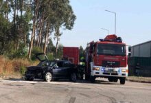 Colisão entre dois carros causa um ferido grave