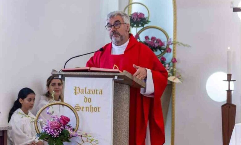 Paróquia de S. Pedro presta homenagem ao Padre Fernando Carneiro Paróquia de S. Pedro presta homenagem ao Padre Fernando Carneiro