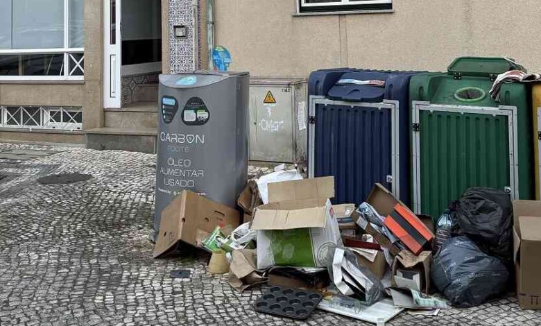 Iva Lamarão não esconde indignação ao ver lixo acumulado na rua em Ovar Iva Lamarão não esconde indignação ao ver lixo acumulado na rua em Ovar