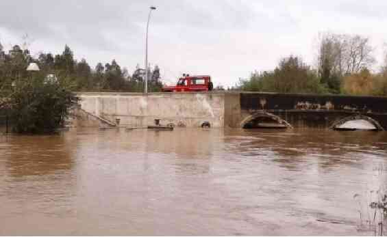 Depressão Cláudia traz vento, chuva e agitação marítima até ao fim de semana