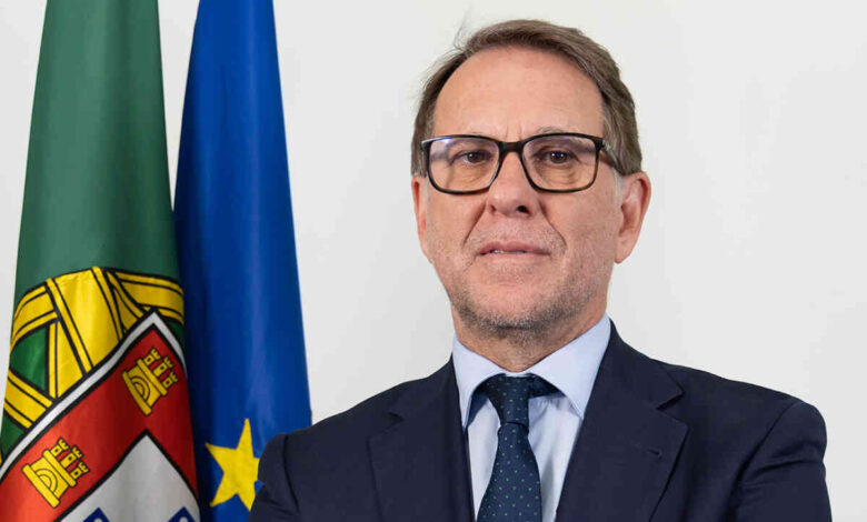 A pergunta que temos de fazer é legítima: Faz sentido alguém transitar diretamente da liderança da PJ para Ministro da Administração Interna? A pergunta que temos de fazer é legítima: Faz sentido alguém transitar diretamente da liderança da PJ para Ministro da Administração Interna?