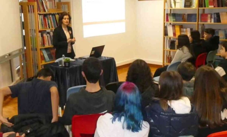 Centenas de jovens do distrito debateram com deputados o funcionamento da Assembleia da República e a Literacia Financeira