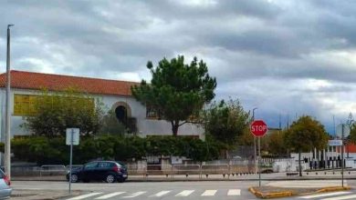 Pais da EB1 da Oliveirinha querem substituir piso do recreio
